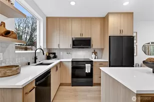 11013 Goodwin Way NE, Seattle, WA 98125 - Photo 2