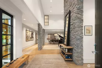 9036 NE 26th Street, Clyde Hill, WA 98004 - Photo 2