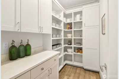 9036 NE 26th Street, Clyde Hill, WA 98004 - Photo 8