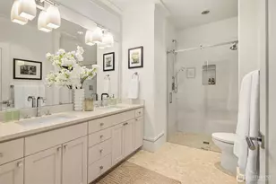 9036 NE 26th St, Clyde Hill, WA 98004 - Photo 14