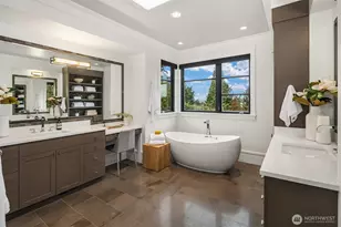 9036 NE 26th St, Clyde Hill, WA 98004 - Photo 18