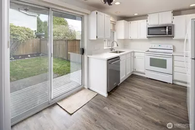 15714 Admiralty Way #C, Lynnwood, WA 98037 - Photo 2