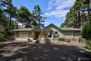 16 Koala Ln, Pacific Beach, WA 98571 - Photo 2