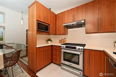 8218 2nd Avenue NE #B, Seattle, WA 98115 - Photo 10