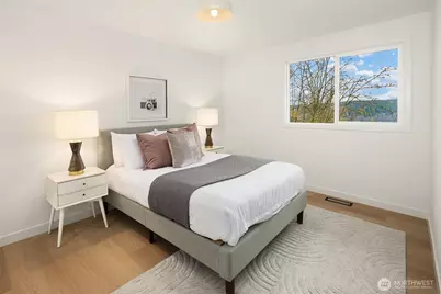 14214 Westwood Place NE, Seattle, WA 98125 - Photo 20