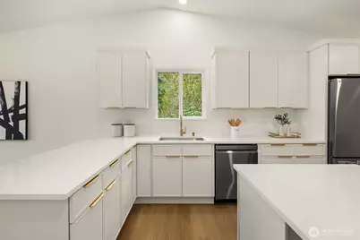 14214 Westwood Place NE, Seattle, WA 98125 - Photo 10