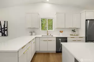 14214 Westwood Pl NE, Seattle, WA 98125 - Photo 10