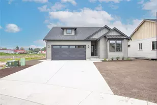313 W 3rd St, Everson, WA 98247 - Photo 2