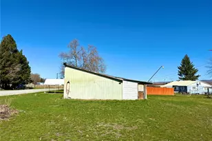 320 S Central St, Brewster, WA 98812 - Photo 32