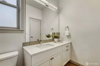 10719 Densmore Avenue N, Seattle, WA 98133 - Photo 14