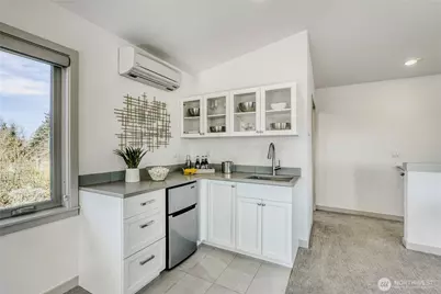 10719 Densmore Avenue N, Seattle, WA 98133 - Photo 30