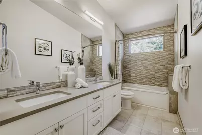 10719 Densmore Avenue N, Seattle, WA 98133 - Photo 26