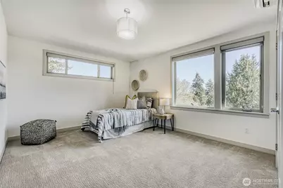 10719 Densmore Avenue N, Seattle, WA 98133 - Photo 24