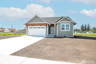 405 W 4th St, Everson, WA 98247 - Photo 2