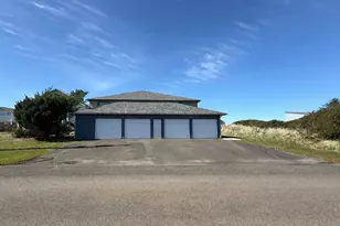 1027 S Sand Dune Ave SW, Ocean Shores, WA 98569 - Photo 1