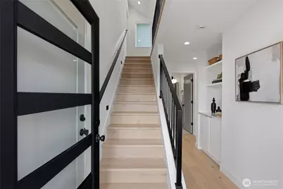 6505 19th Avenue NW, Seattle, WA 98117 - Photo 2