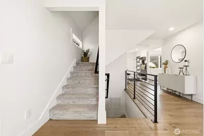 1070 25th Avenue E, Seattle, WA 98112 - Photo 20