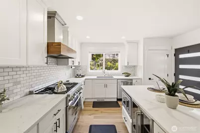 1070 25th Avenue E, Seattle, WA 98112 - Photo 14