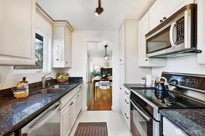 6346 26th Avenue SW, Seattle, WA 98106 - Photo 10