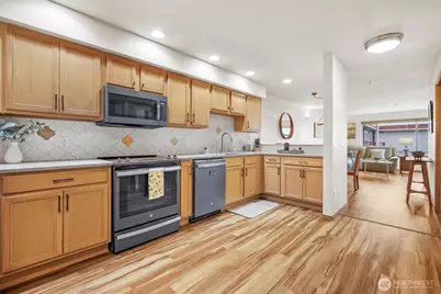 1011 Bancroft Street #204, Bellingham, WA 98225 - Photo 4