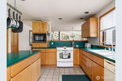 2047 Briarwood Drive, Oak Harbor, WA 98277 - Photo 10