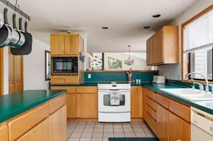 2047 Briarwood Dr, Oak Harbor, WA 98277 - Photo 10