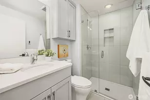 507 Howe St, Seattle, WA 98109 - Photo 12