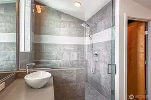 3220 Franklin Ave E, Seattle, WA 98102 - Photo 10