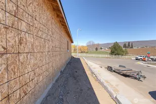 2566 5th St SE, East Wenatchee, WA 98802 - Photo 30