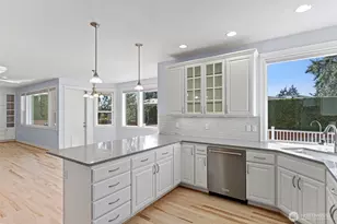 20212 Maplewood Dr, Edmonds, WA 98026 - Photo 4