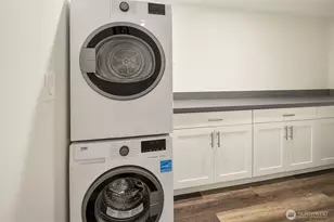 250 NE 50th St, Seattle, WA 98105 - Photo 24