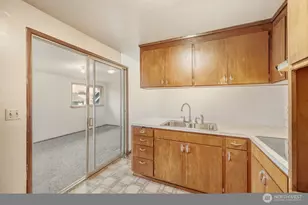 8414 S Thompson Ave, Tacoma, WA 98444 - Photo 10