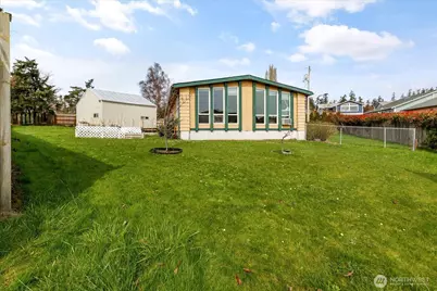 801 Walker Avenue, Oak Harbor, WA 98277 - Photo 1