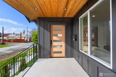 5520 Brooklyn Avenue NE, Seattle, WA 98105 - Photo 2