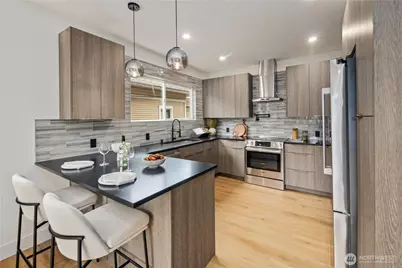 5520 Brooklyn Avenue NE, Seattle, WA 98105 - Photo 4