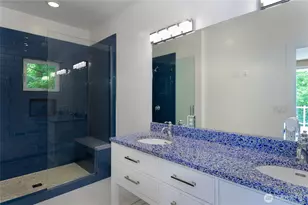 8233 W Mercer Way, Mercer Island, WA 98040 - Photo 36