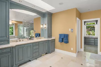 8233 W Mercer Way, Mercer Island, WA 98040 - Photo 20