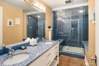 8233 W Mercer Way, Mercer Island, WA 98040 - Photo 32