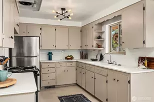 3818 NE 94th St, Seattle, WA 98115 - Photo 10