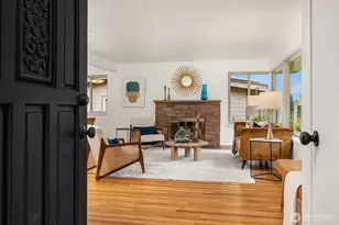 3818 NE 94th St, Seattle, WA 98115 - Photo 2