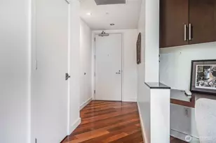 910 Lenora St, Seattle, WA 98121 - Photo 10