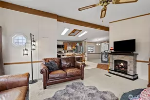 139 NE Saturn Ln, Bremerton, WA 98311 - Photo 4