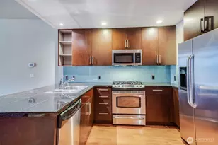 900 Lenora St, Seattle, WA 98121 - Photo 8