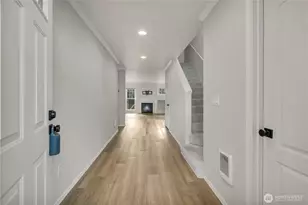 10030 Holly Dr, Everett, WA 98204 - Photo 4