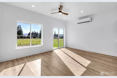 3 Anchor Way Loop #B, Cathlamet, WA 98612 - Photo 8