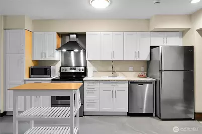 1100 106th Avenue NE #801, Bellevue, WA 98004 - Photo 12