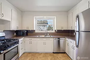 919 S 74th St, Tacoma, WA 98408 - Photo 10