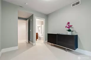 1 Ward St, Seattle, WA 98109 - Photo 22