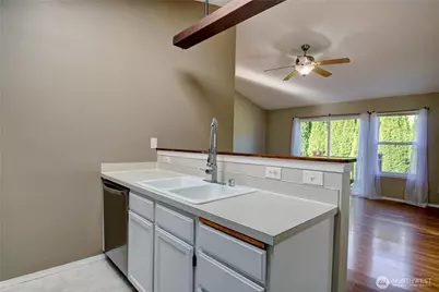 1320 E Fairhaven Avenue, Burlington, WA 98233 - Photo 6