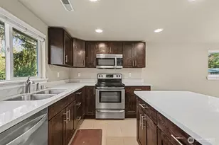 2327 NE 86th St, Seattle, WA 98115 - Photo 12